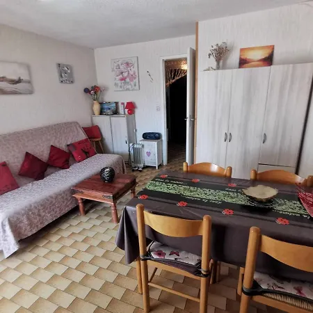 Апартаменти 009 Hameau C22 *